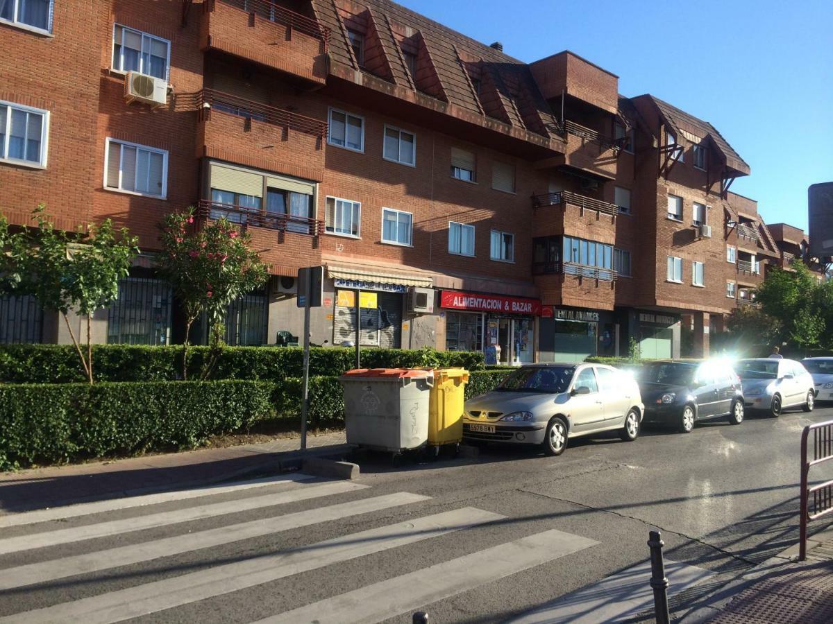 Vivienda Familiar Con Jardin Junto A Ifema Appartement Madrid Buitenkant foto