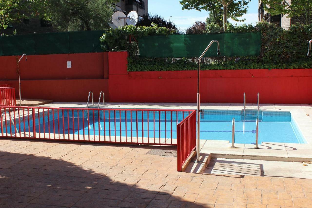 Vivienda Familiar Con Jardin Junto A Ifema Appartement Madrid Buitenkant foto