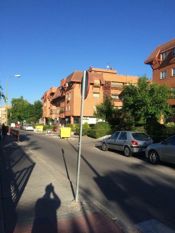 Vivienda Familiar Con Jardin Junto A Ifema Appartement Madrid Buitenkant foto