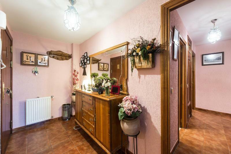 Vivienda Familiar Con Jardin Junto A Ifema Appartement Madrid Buitenkant foto