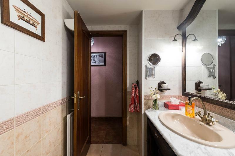 Vivienda Familiar Con Jardin Junto A Ifema Appartement Madrid Buitenkant foto