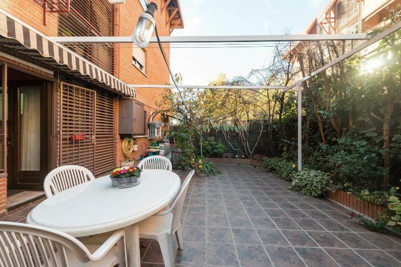 Vivienda Familiar Con Jardin Junto A Ifema Appartement Madrid Buitenkant foto