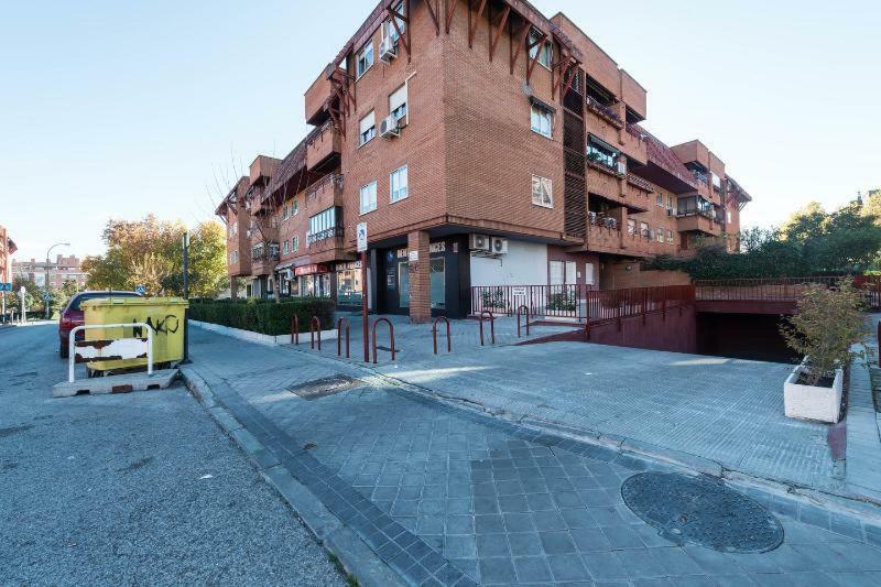 Vivienda Familiar Con Jardin Junto A Ifema Appartement Madrid Buitenkant foto