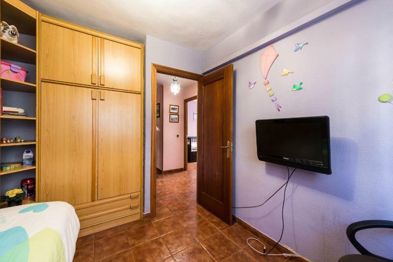 Vivienda Familiar Con Jardin Junto A Ifema Appartement Madrid Buitenkant foto