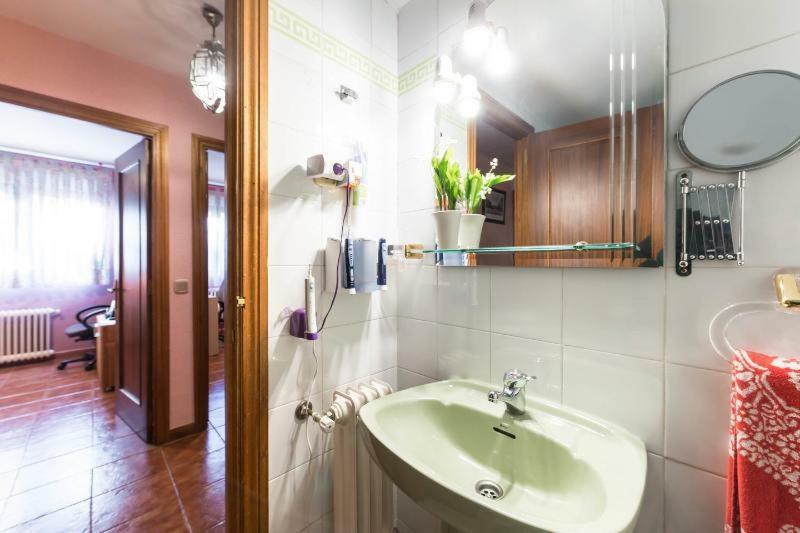 Vivienda Familiar Con Jardin Junto A Ifema Appartement Madrid Buitenkant foto