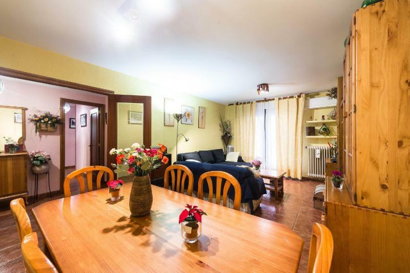 Vivienda Familiar Con Jardin Junto A Ifema Appartement Madrid Buitenkant foto