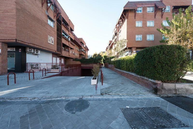 Vivienda Familiar Con Jardin Junto A Ifema Appartement Madrid Buitenkant foto