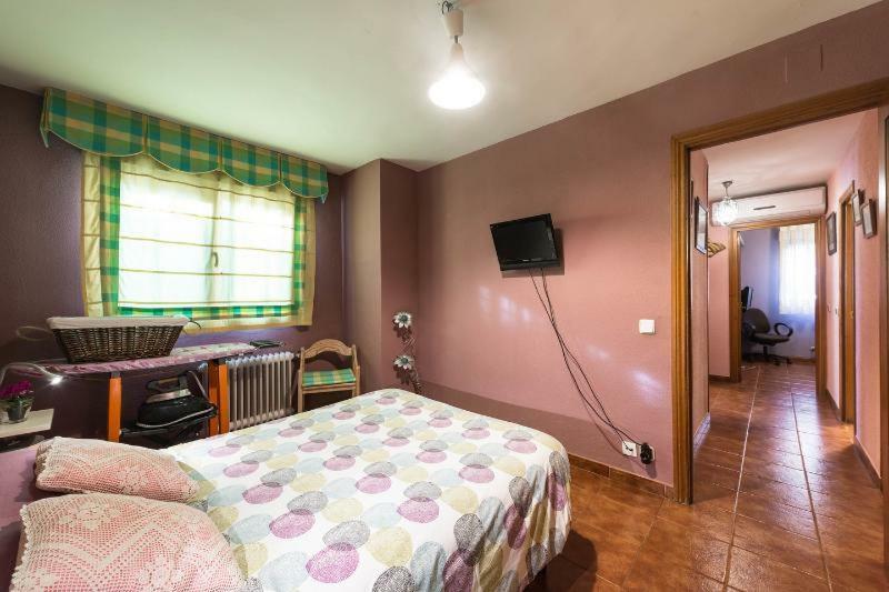Vivienda Familiar Con Jardin Junto A Ifema Appartement Madrid Buitenkant foto
