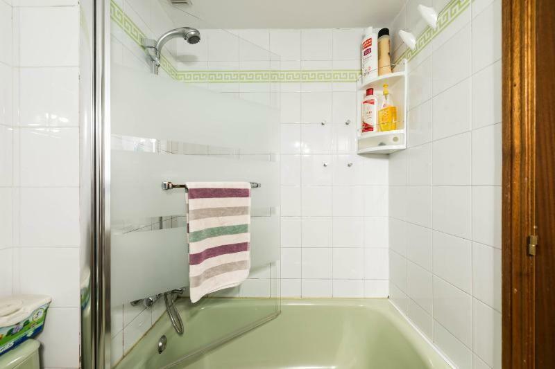 Vivienda Familiar Con Jardin Junto A Ifema Appartement Madrid Buitenkant foto